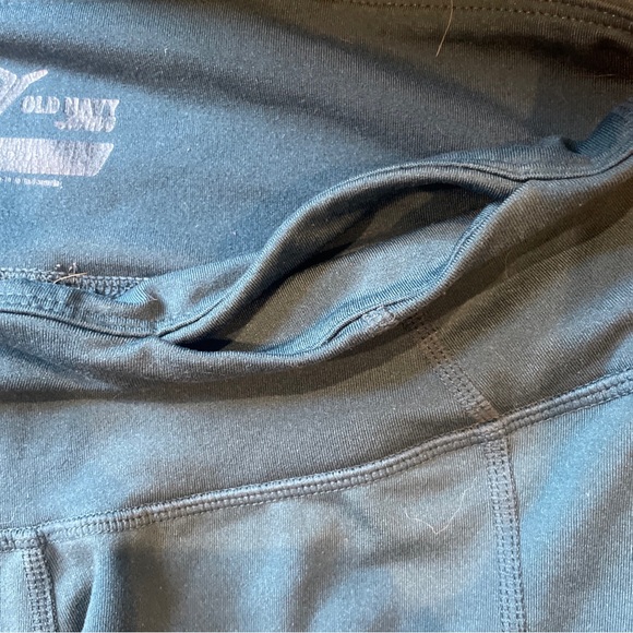 Old Navy Active Go-Dry Fitted  Mesh Inset Leggings in Navy - Picture 5 of 5